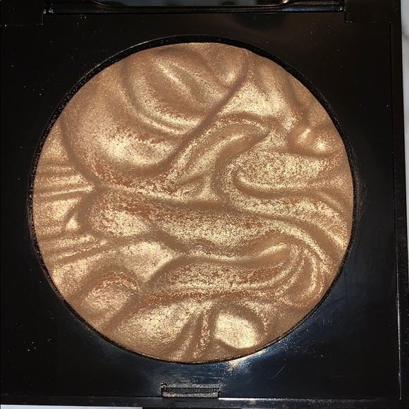 Laura Mercier Addiction Face Illuminator Highlight - Picture 2 of 8